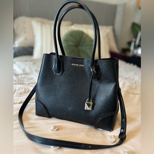 Large Michael Kors purse with removable shoulder strap